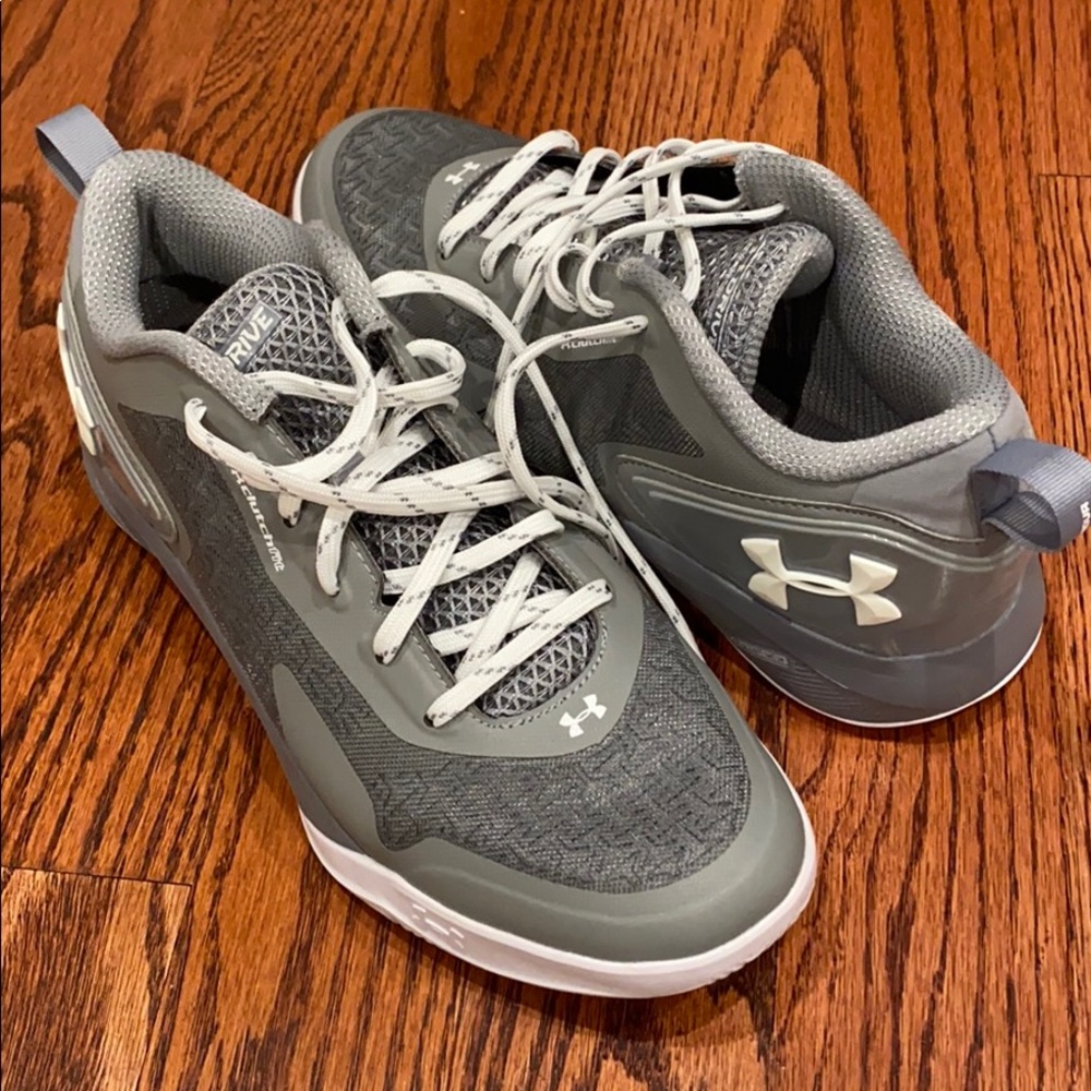 Like new Men’s under armour ClutchFit drive